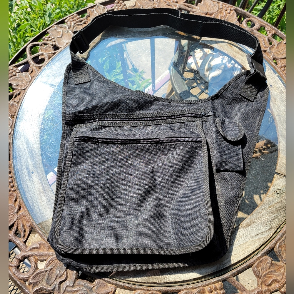 Side carry utility crossover bag. Great for traveling.